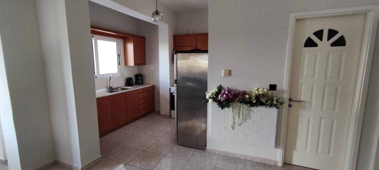 Nickthegreekapartment Galatás エクステリア 写真