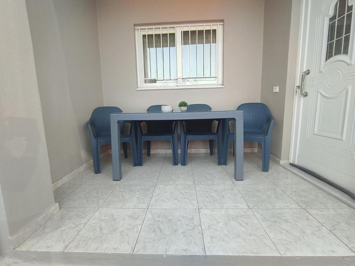 Nickthegreekapartment Galatás エクステリア 写真